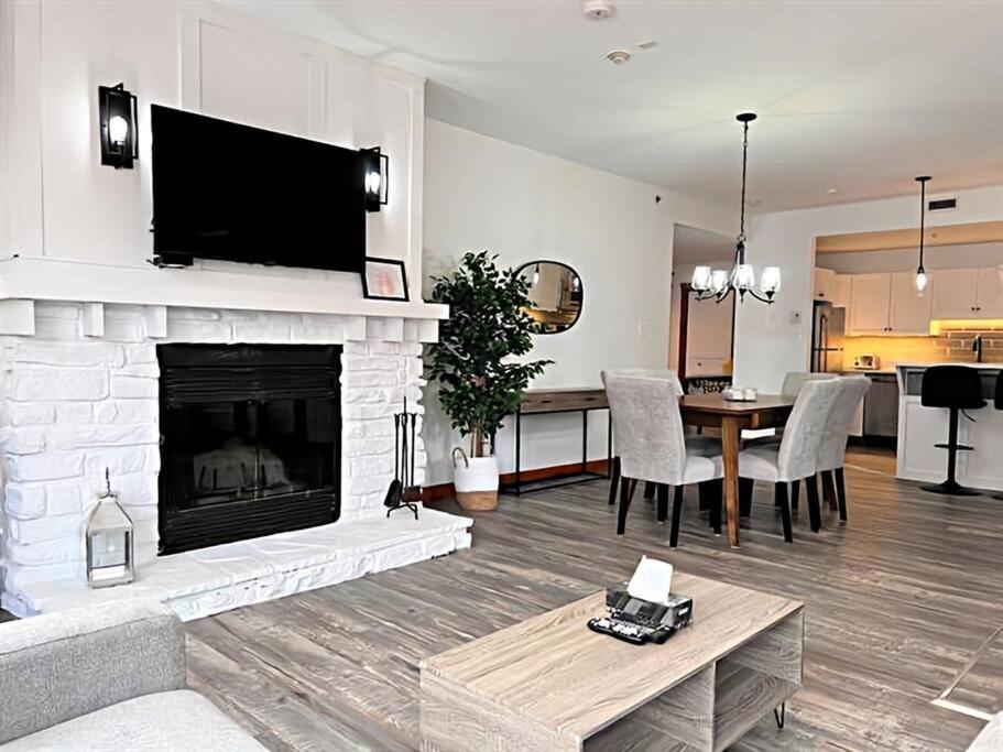 شقة Tremblant Les Eaux 227-1 By Escapades Tremblant مونت تريمبلانت المظهر الخارجي الصورة