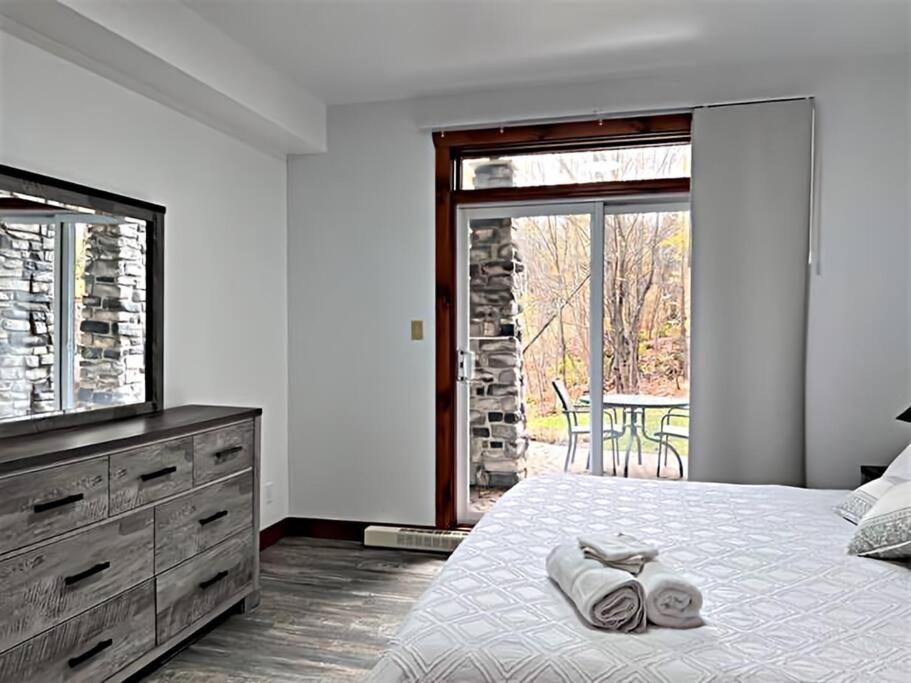 شقة Tremblant Les Eaux 227-1 By Escapades Tremblant مونت تريمبلانت المظهر الخارجي الصورة