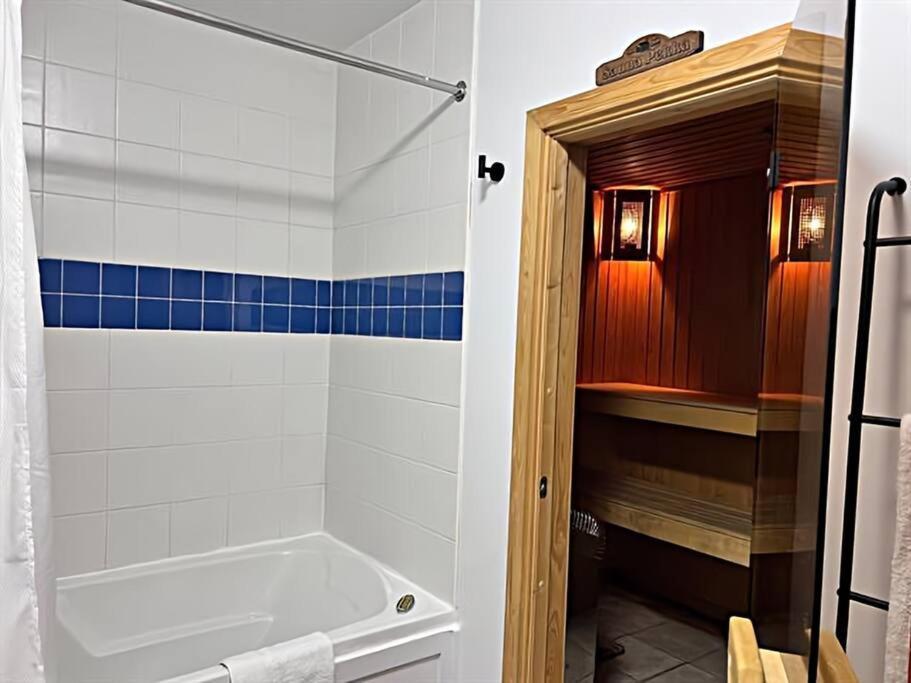 شقة Tremblant Les Eaux 227-1 By Escapades Tremblant مونت تريمبلانت المظهر الخارجي الصورة